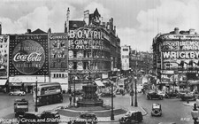 UNITED KINGDOM LONDON PICCADILLY CIRCUS AND SHAFTESBURY AVENUE