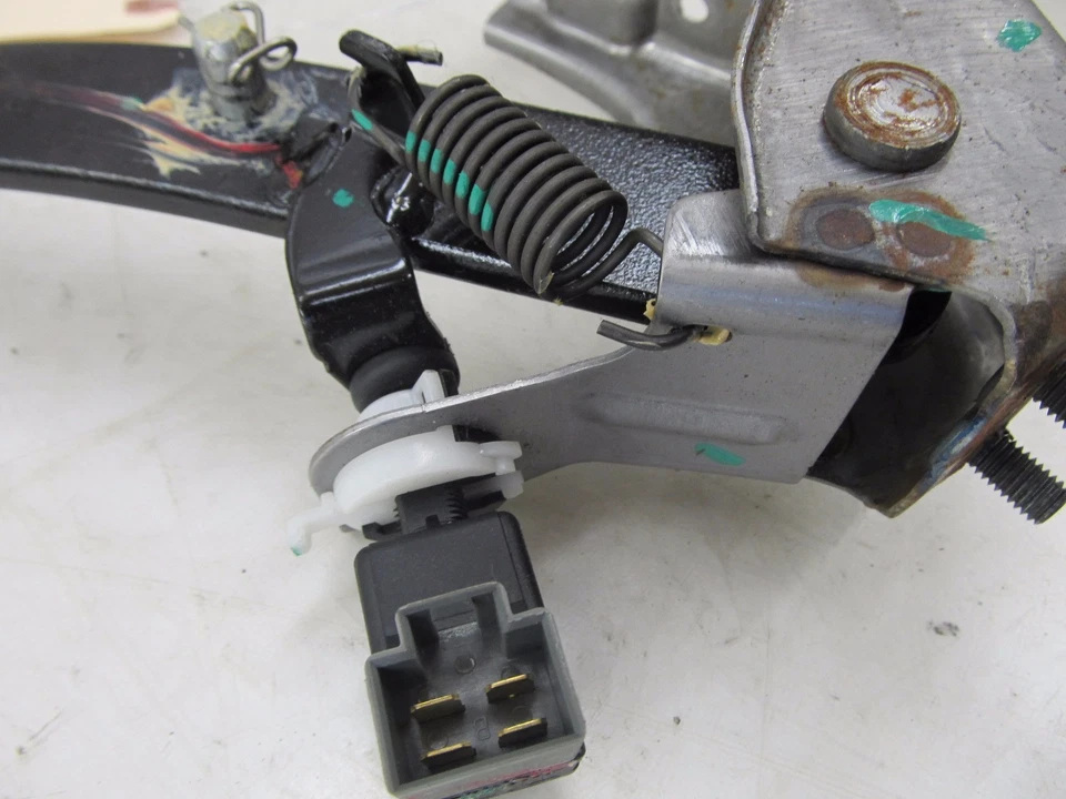 Pedal de freno delantero derecho KIA OPTIMA SX 2011-2014 OEM  Foto 4 de 4