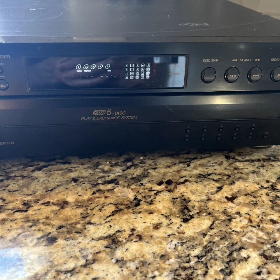 JVC XL-F254BK CD Automatic Disc Changer. Disc Tray Wont Open. Sold As Is - Image 3 of 4