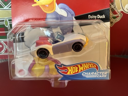 Hot Wheels Disney Character Cars 2019 Daisy Duck - Picture 2 of 9
