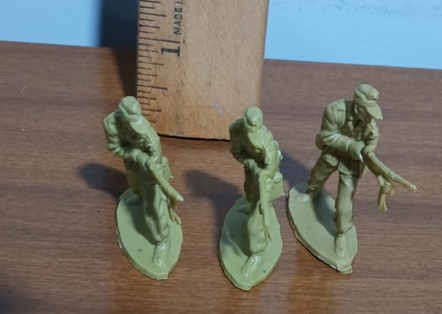Olive Green Tan & Grey Classic Little Plastic Army Men Soldier Figures Vintage - Picture 11 of 18