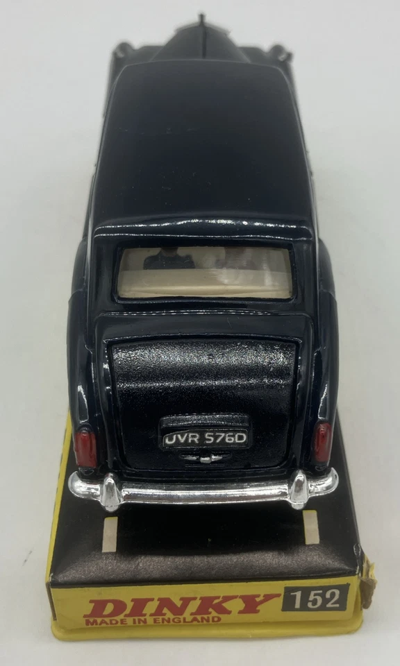 Dinky Toys #152 Rolls Royce Phantom V Limousine Dark Blue With Case / Passengers - Image 3 of 4