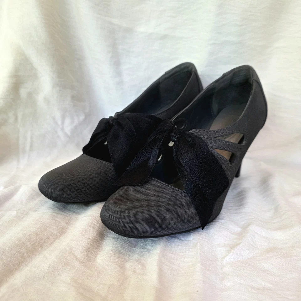 Ann Marino 6 1/2 Retro Ribbon Toe Tear Drop Cut Out Pumps Heels Black Gray 40s - Image 3 of 4