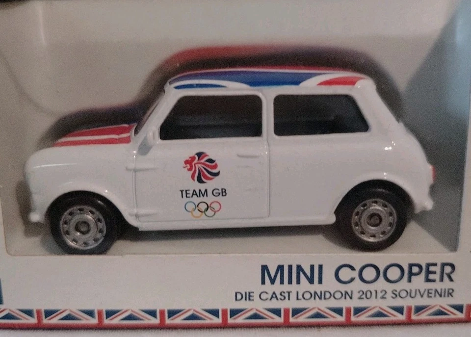 CORGI - MINI COOPER SOUVENIR OLIMPIADE LONDRA 2012 - Scala 1:43 - Immagine 2 di 4