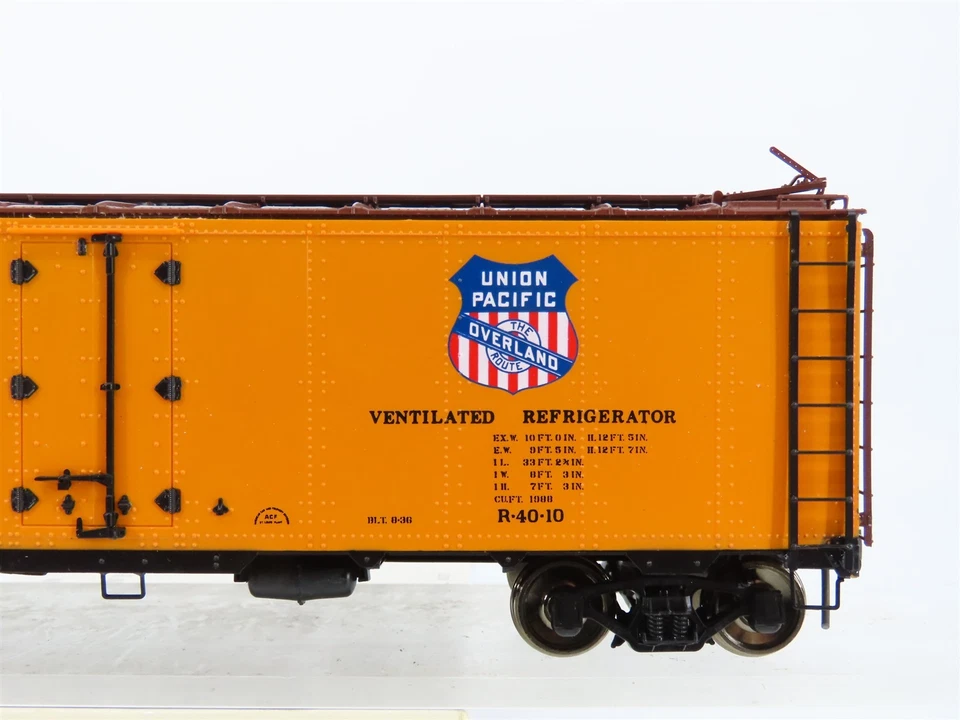 O Scale 2-Rail InterMountain ORPF1312 SP UP PFE Pacific Fruit Express Reefer - Image 3 of 4
