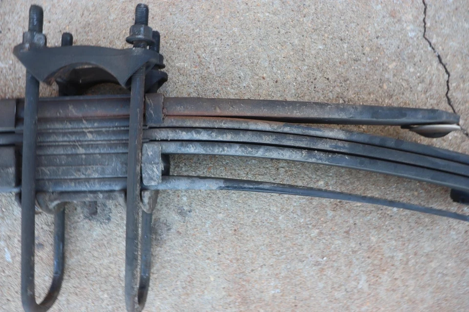 Ford F350 SD DRW 2011-2016 4x4 suspensión trasera derecha resorte de hoja OEM Foto 3 de 4