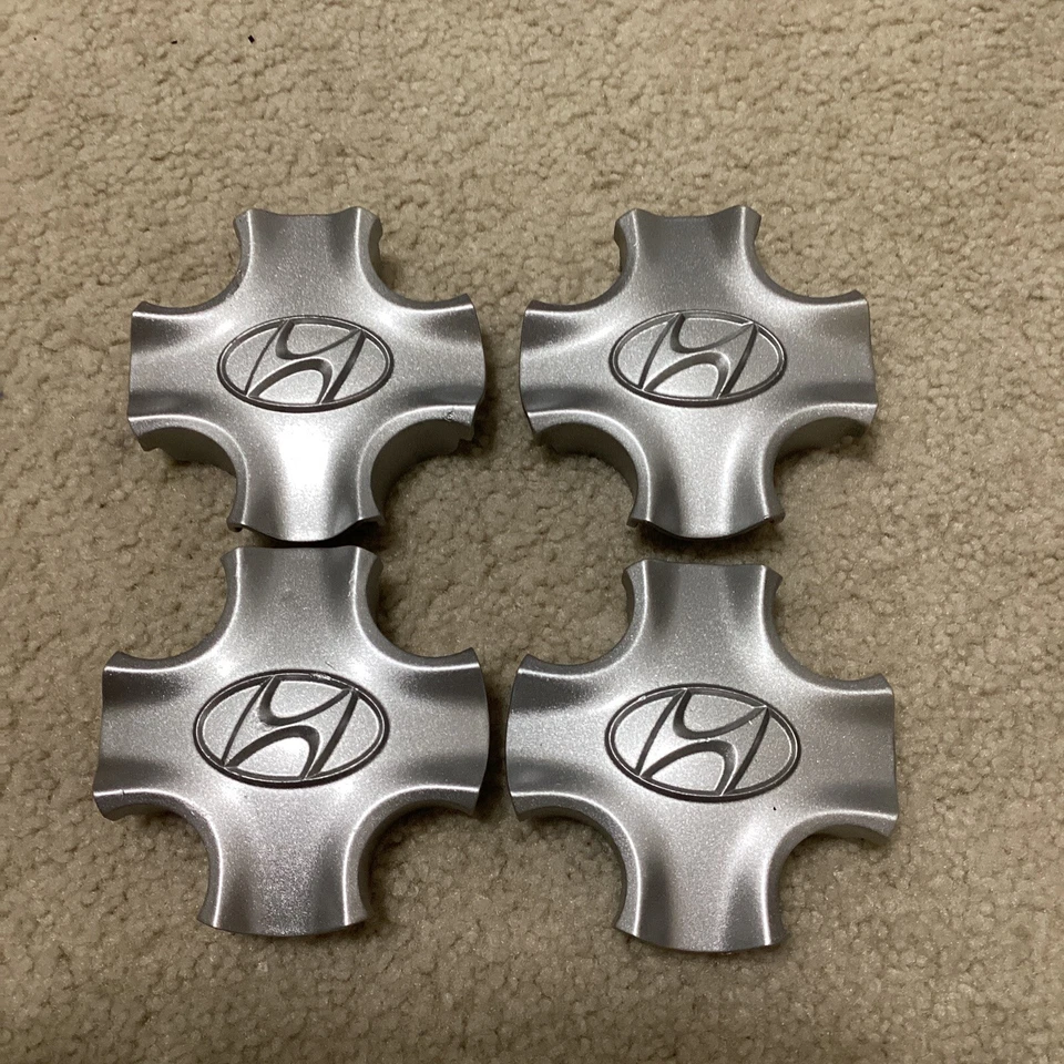 Tapa central plateada HYUNDAI ACCENT 2003-2006 - 70817 - 52960 1R500 - OEM Foto 2 de 4