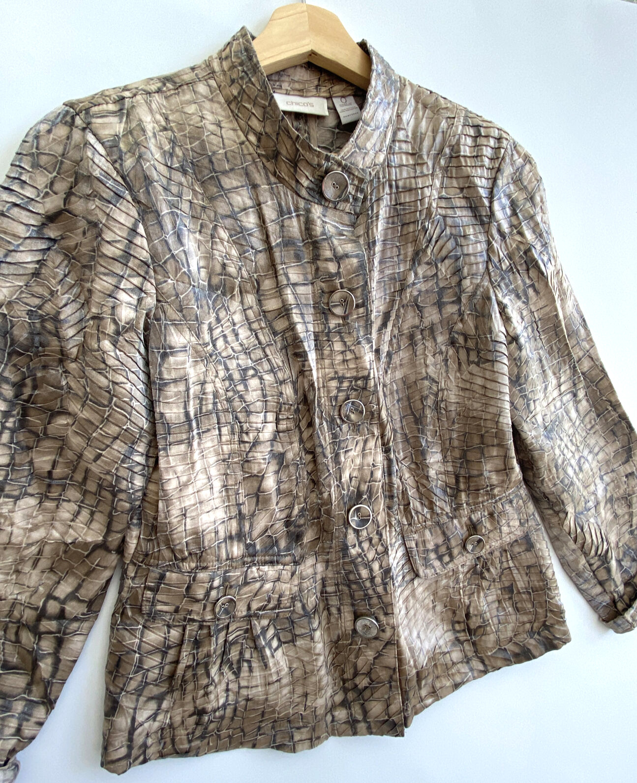 CHICOS Lightweight Alligator Print Button up Jack… - image 2