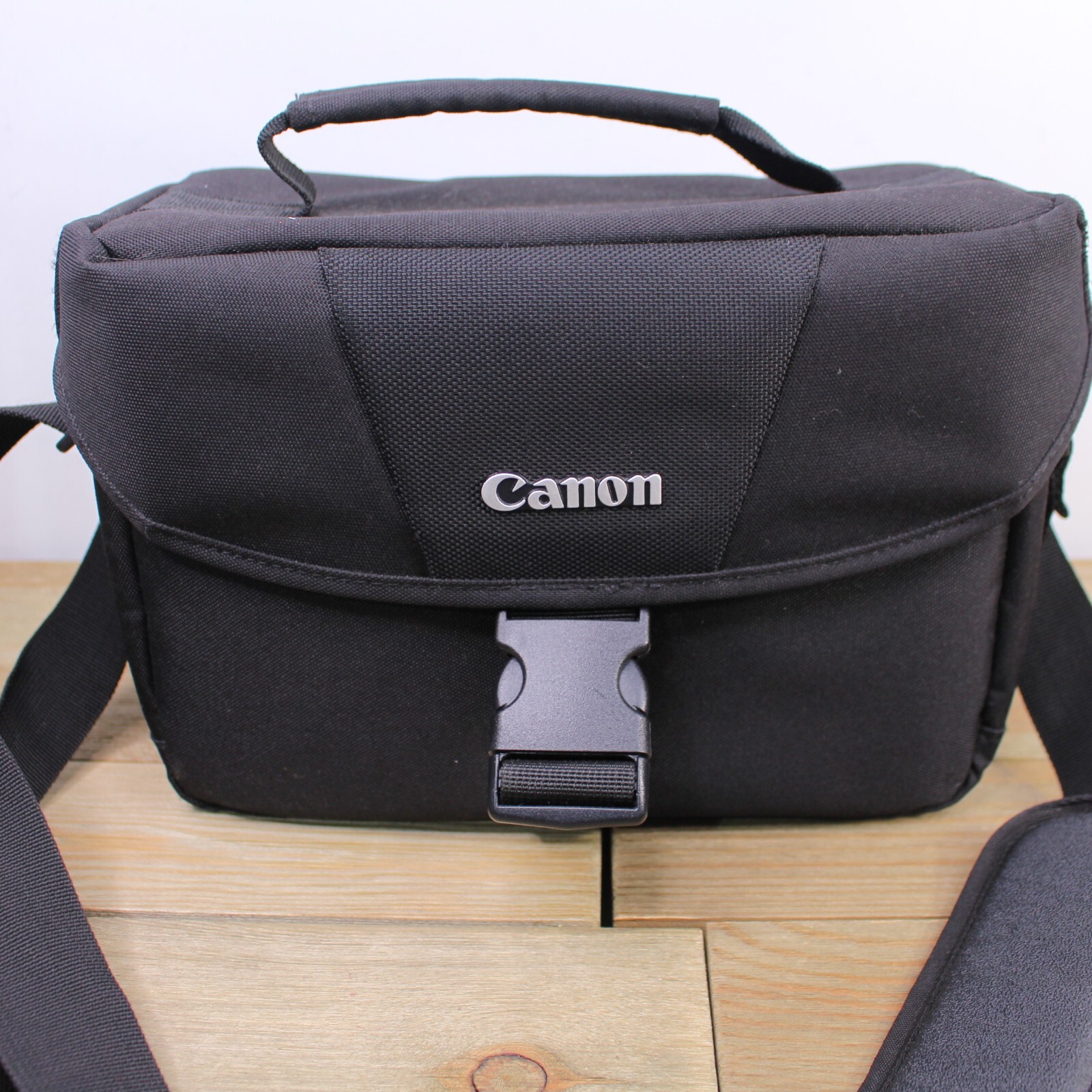 Canon EOS DSLR Camera and Gadget Shoulder Bag 100ES 814578029109 eBay