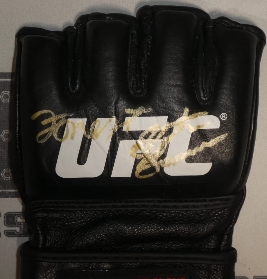 Guante de Lucha Oficial UFC Firmado por Forrest Griffin y Stephan Bonnar Certificado de Autenticidad BAS TUF 1 Foto 2 de 4