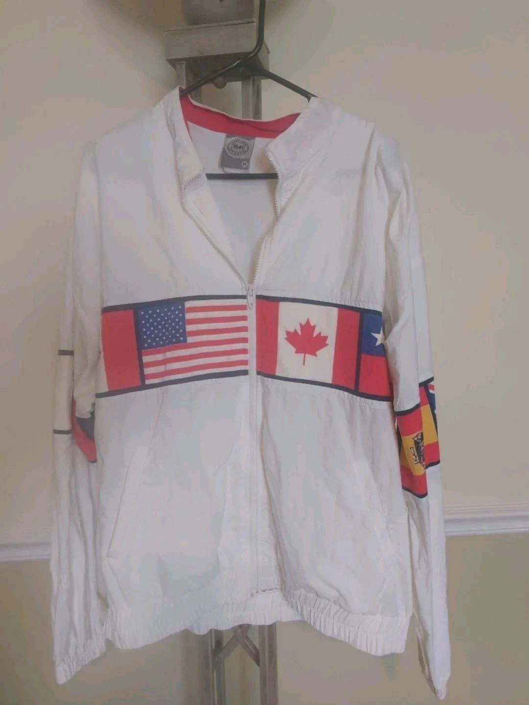 Satiago Sporta Vintage Windbreaker XLARGE Flag Theme Zippered Front Pockets