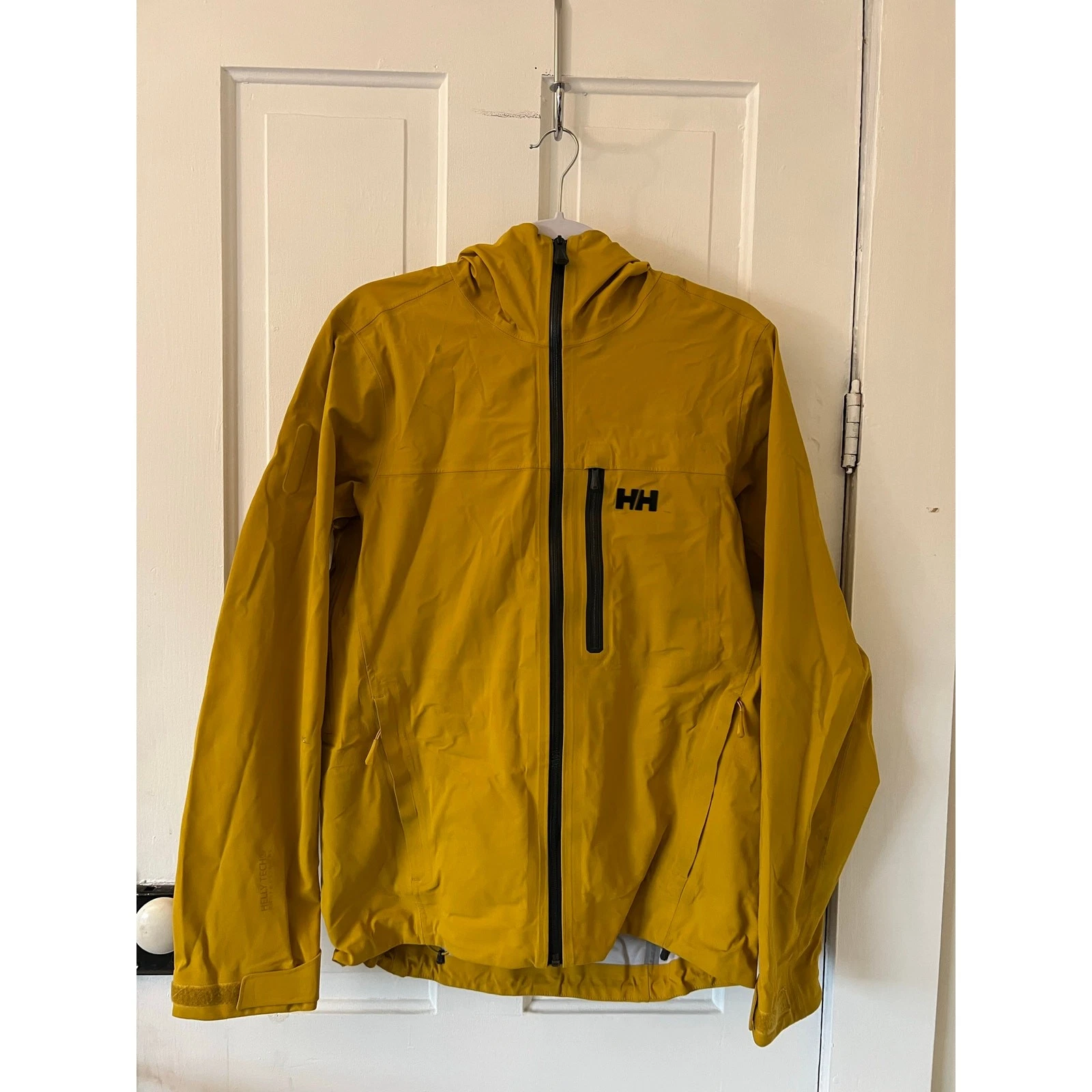 Helly Hansen Swift 3L Shell Jacket men’s small yellow ski snowboard winter snow
Opens in a new windo