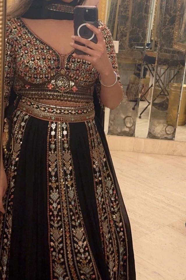 Black heavy embroidered lengha for women - Image 2 of 4