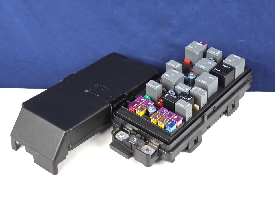 🏅2007 2008 Saturn Aura 2.4L Fuse Box Relay Module  25882988 🏅 - Image 2 of 4