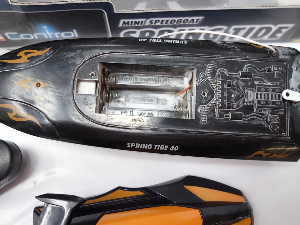 3 defekte RC Autos - Carrera und Revell - Bild 3 von 4