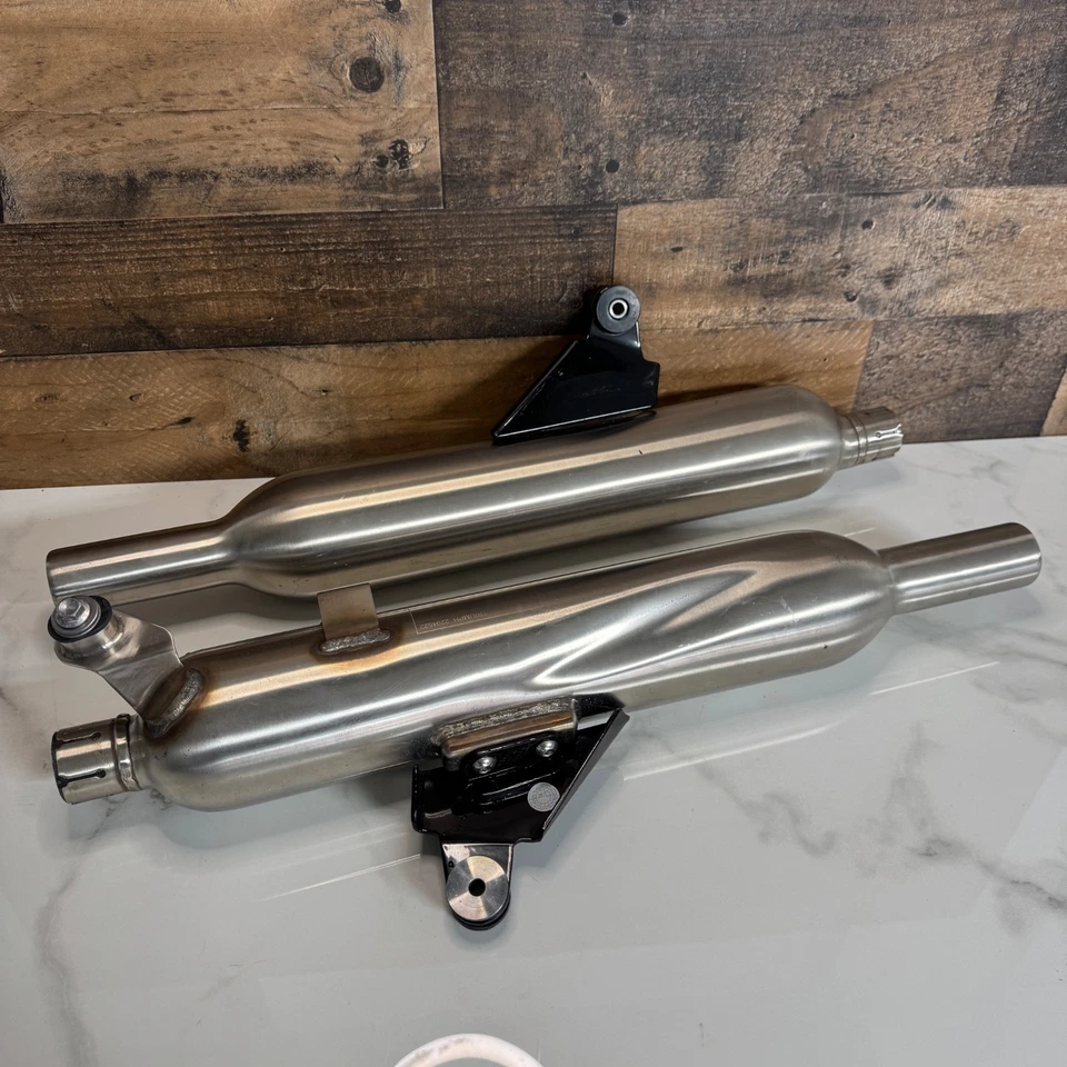 JUEGO SILENCIADOR TUBO ESCAPE CEPILLADO TRIUMPH BONNEVILLE T100 Foto 3 de 4