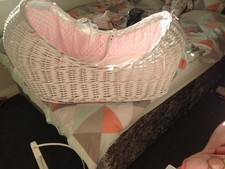 noah pod moses basket with stand