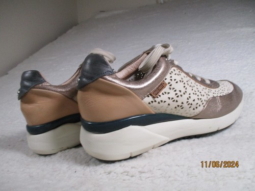 Zapatilla Pikolinos Mujer UK39 US8 Blanca Cuero Perforado Dorado Metálico Ortopédica - Imagen 4 de 10