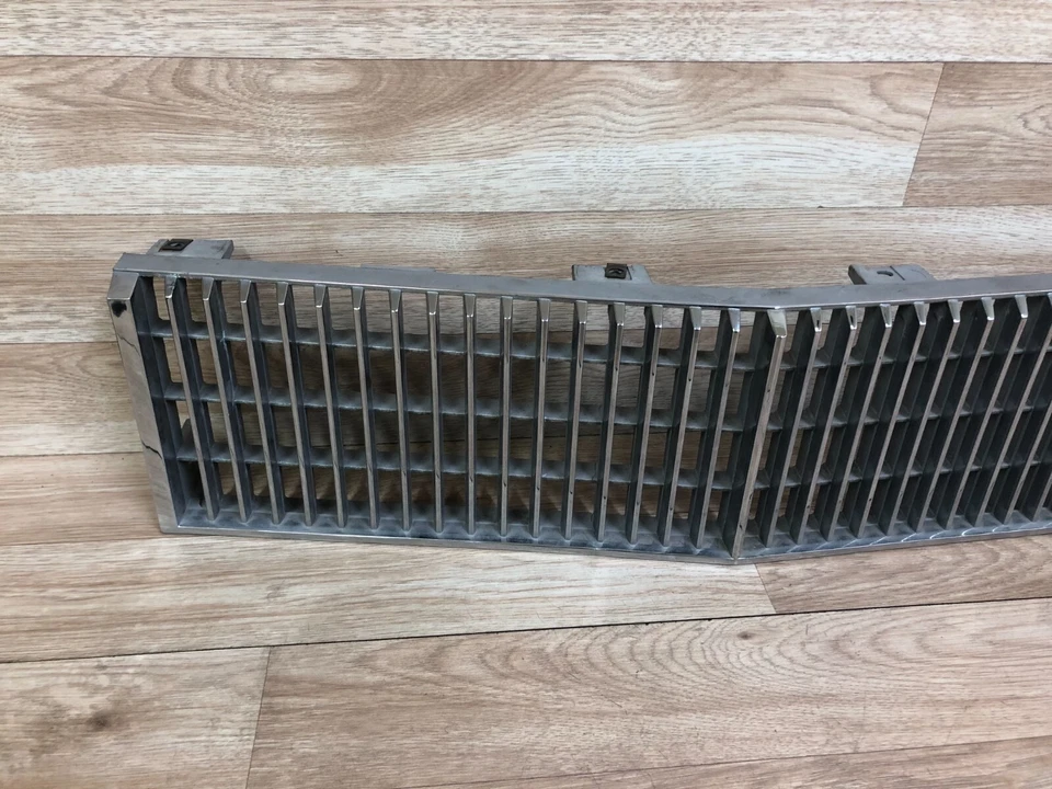 REJILLA RADIADOR CAPÓ DELANTERO CADILLAC SEVILLE OEM 1976-1979 2 Foto 2 de 4