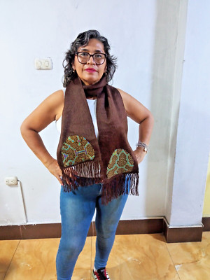 Alpaca scarf with shipibo cloth 03