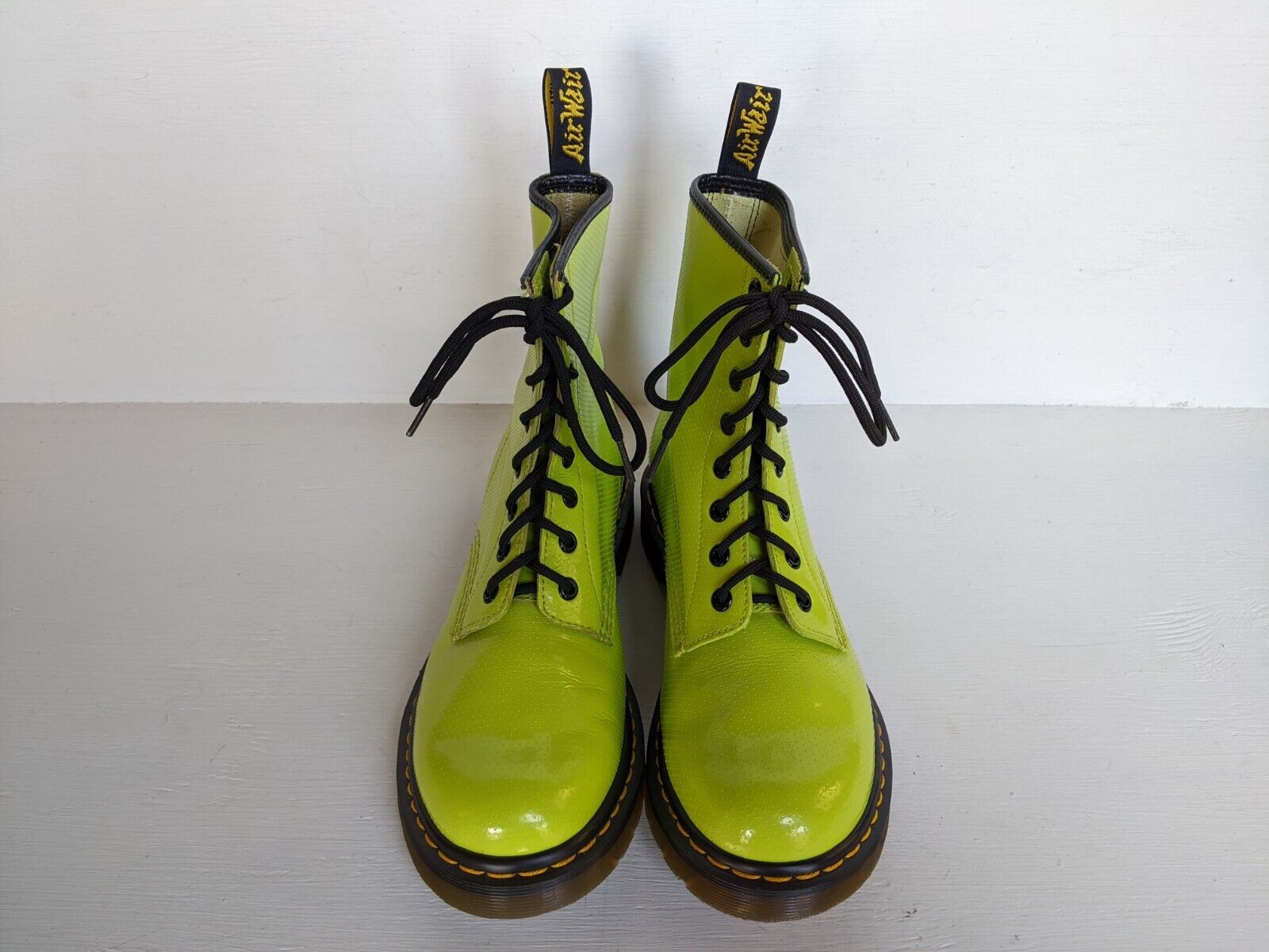 DR. MARTENS NEON LIME GREEN QQ DOT TEXTURED PATENT LEATHER BOOTS RARE  UNISEX 7UK