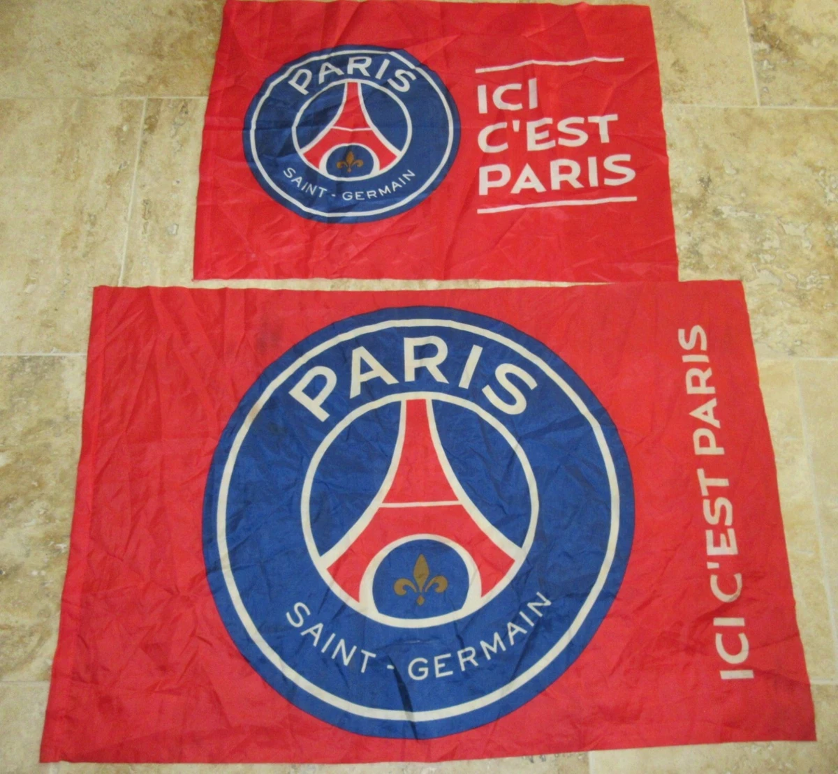 Lot De 2 Drapeaux 'Ici C'est Paris' – PSG – Supporters – Collection