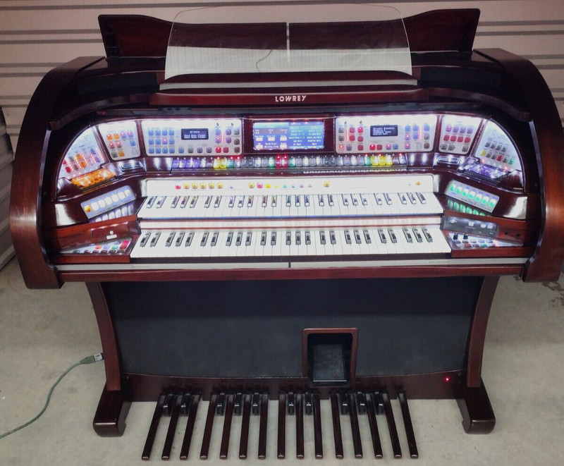 NICE Lowrey LIBERTY electronic organ. large TOUCH screen. USB / DVD ONLY $ 9000