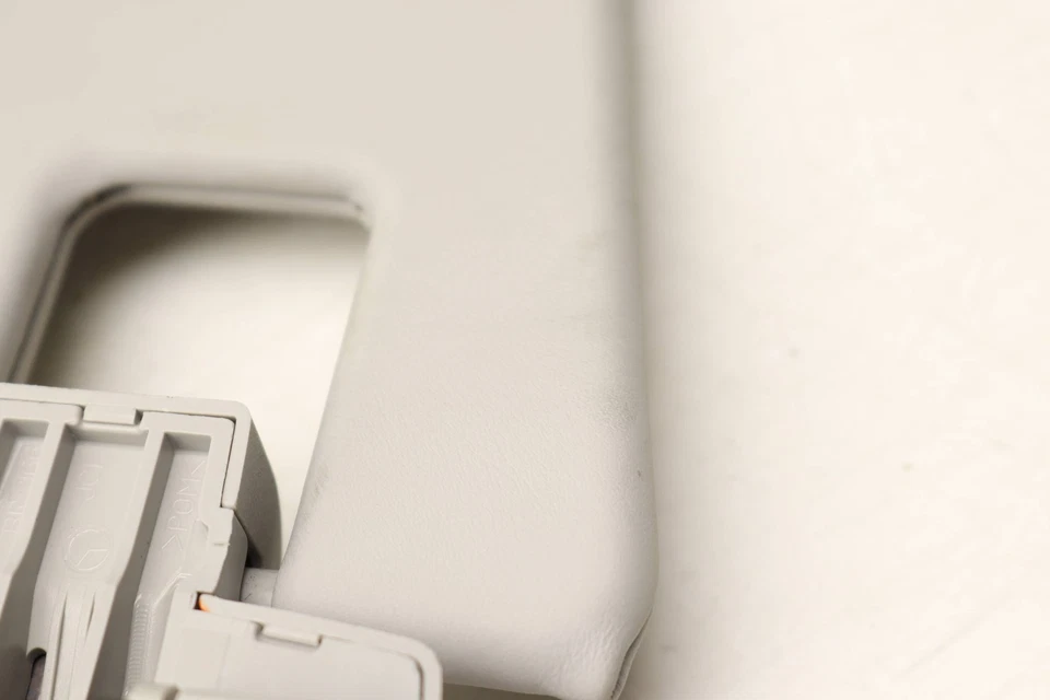 Mercedes-Benz S63 AMG 2014-2019 - Parasol secundario derecho 2228102110 Foto 2 de 4