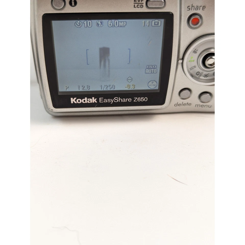 Kodak EasyShare Z650 6.1MP Digital Camera 10x Optical Zoom Silver - Image 2 of 4