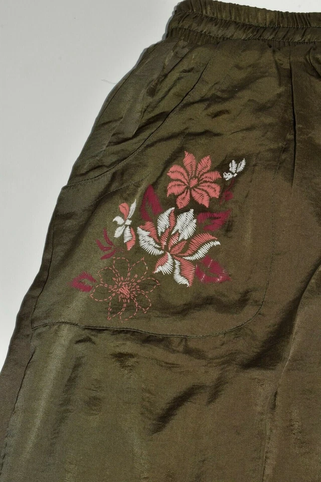 Pantalones de chándal American Rag nuevos sin etiquetas talla 2X cintura 34” verde oliva floral sedoso tobillo Foto 3 de 4