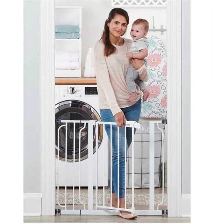 Regalo 1160 Easy Fit Baby Safety Gate - White