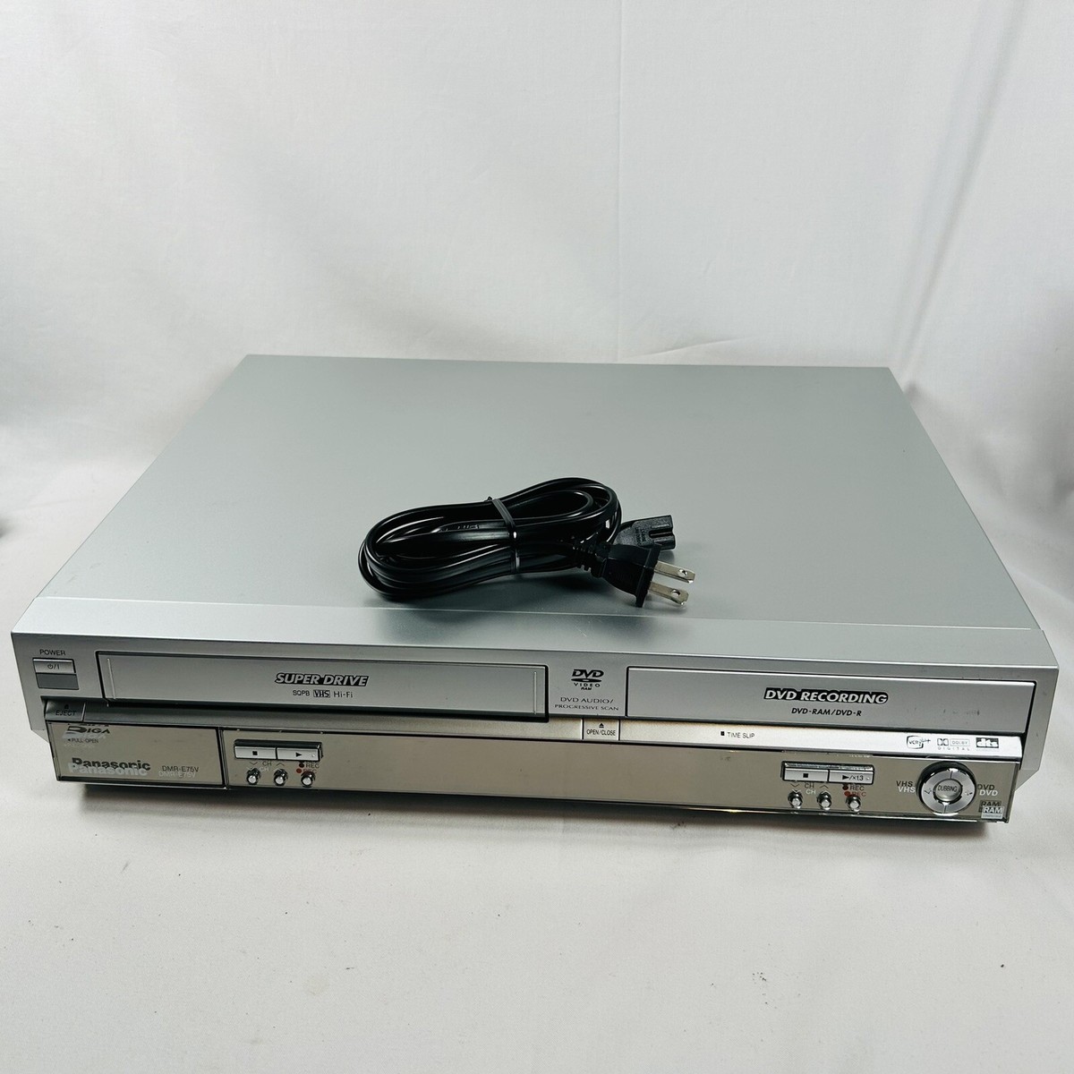 動作品 Panasonic DVDビデオデッキ（VHSビデオ一体型） DMR-E75V