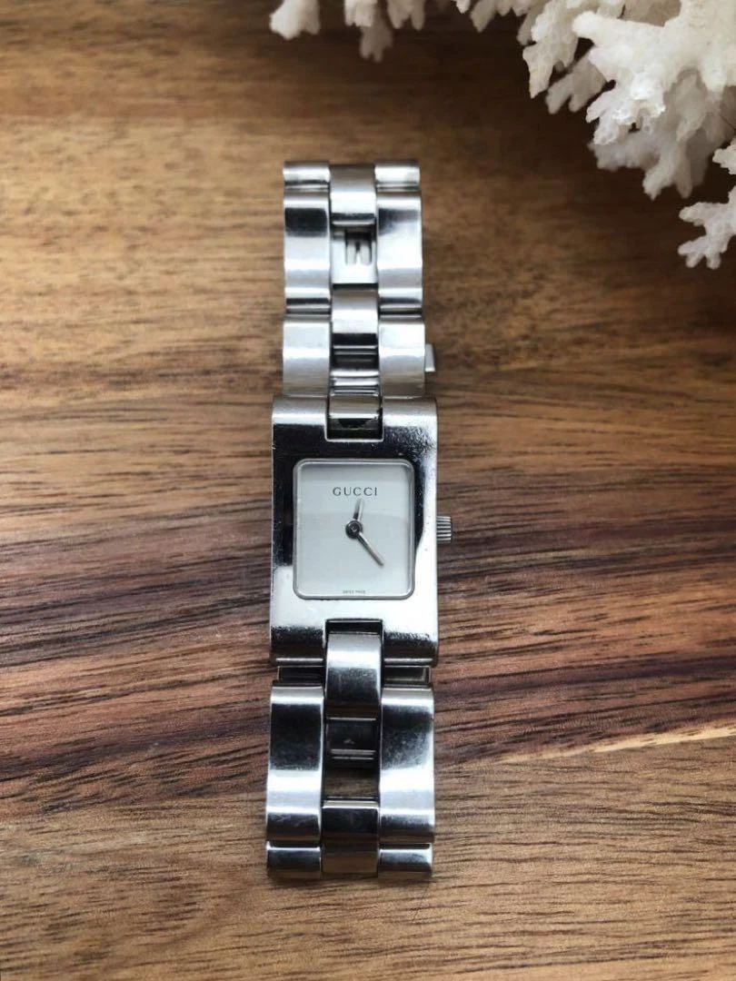 Montre femme Gucci objet d'opération / 2305L