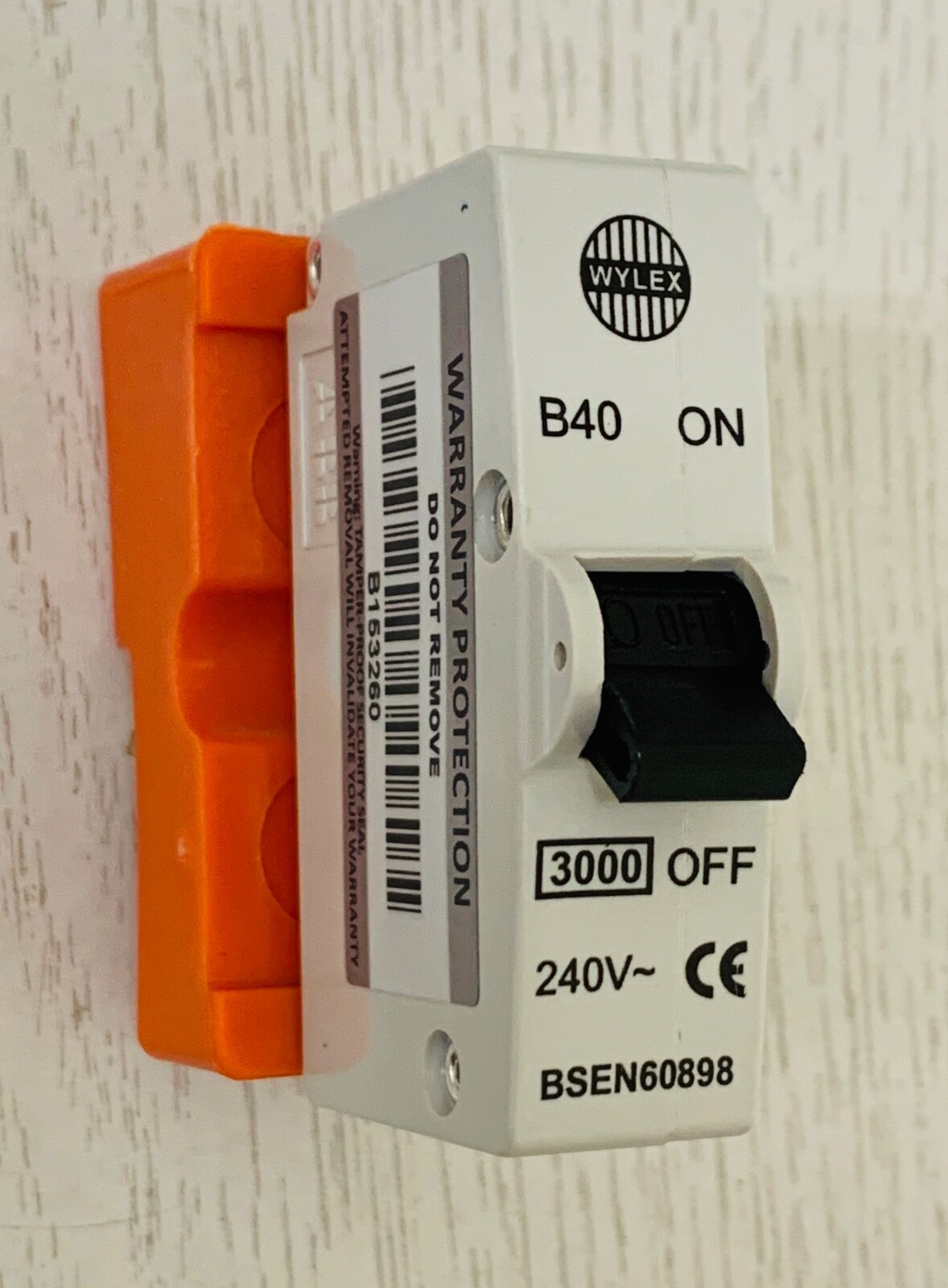 WYLEX 40A Type B Push/Plug-In ABB Circuit Breaker B40 40 Amp MCB Inc.Base Orange