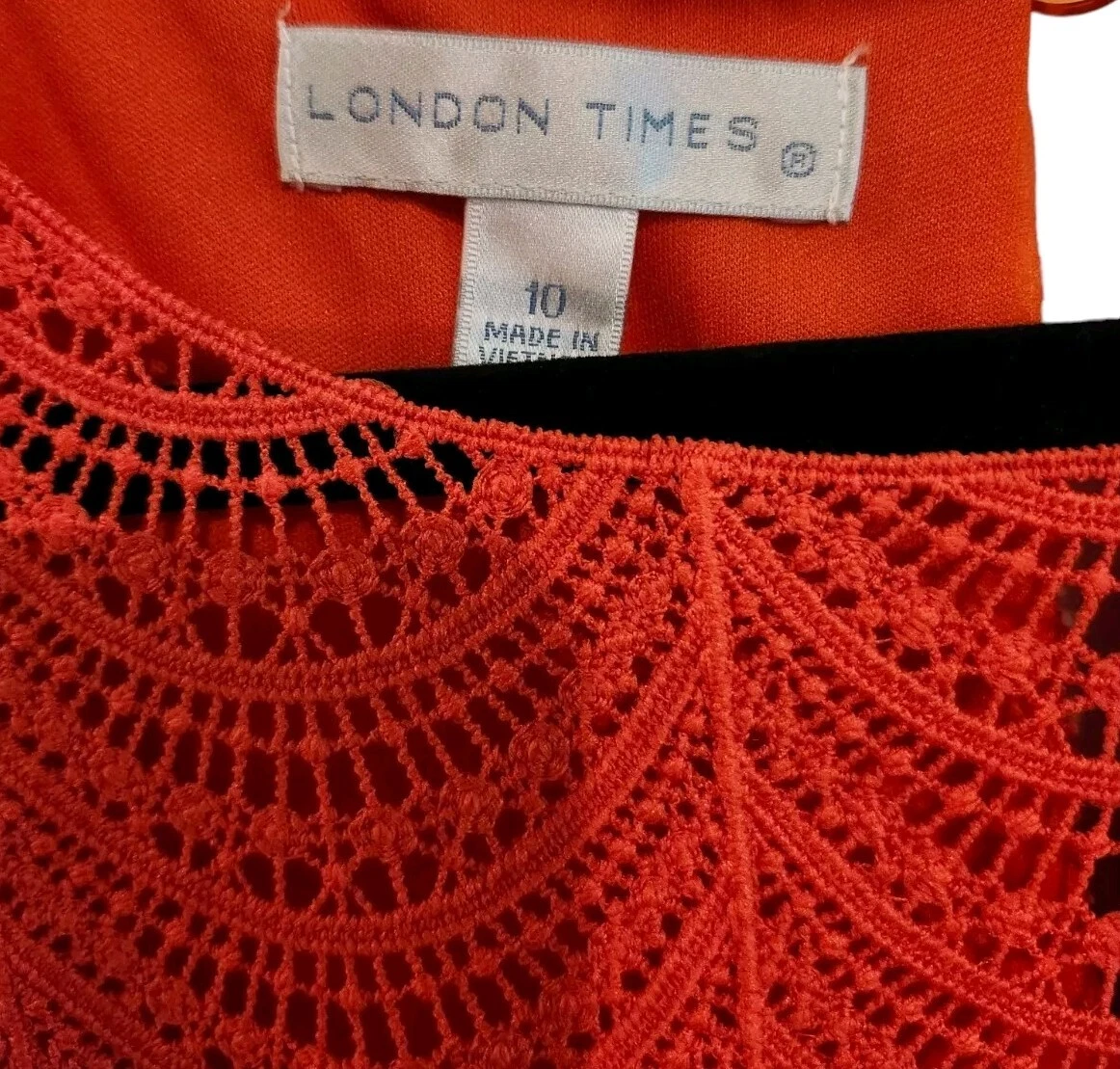 VETEMENTS Abito a tubino primaverile London Times taglia 10 arancione con occhielli e uncinetto nuovo senza etichette