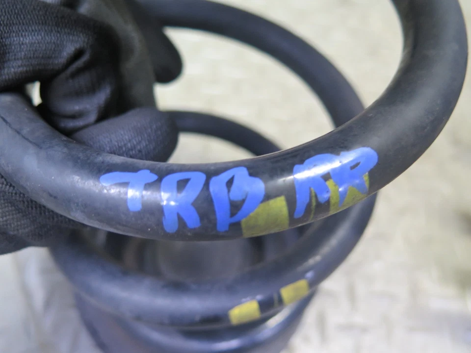 01-06 BMW E46 330ci JUEGO DE 2 MUELLES HELICOIDALES TRASEROS IZQUIERDO Y DERECHO OEM Foto 2 de 4