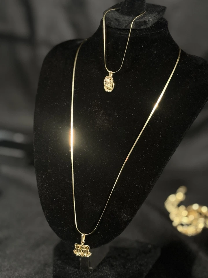 Vintage Italian 14k Wg Herringbone Necklace And Bracelet Set With 2 Gold Charms - Image 2 of 4