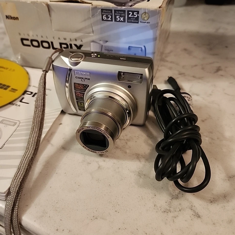 Nikon Coolpix L1 6.2MP Digital Camera Tested Works Box Manual Software  - Image 2 of 4