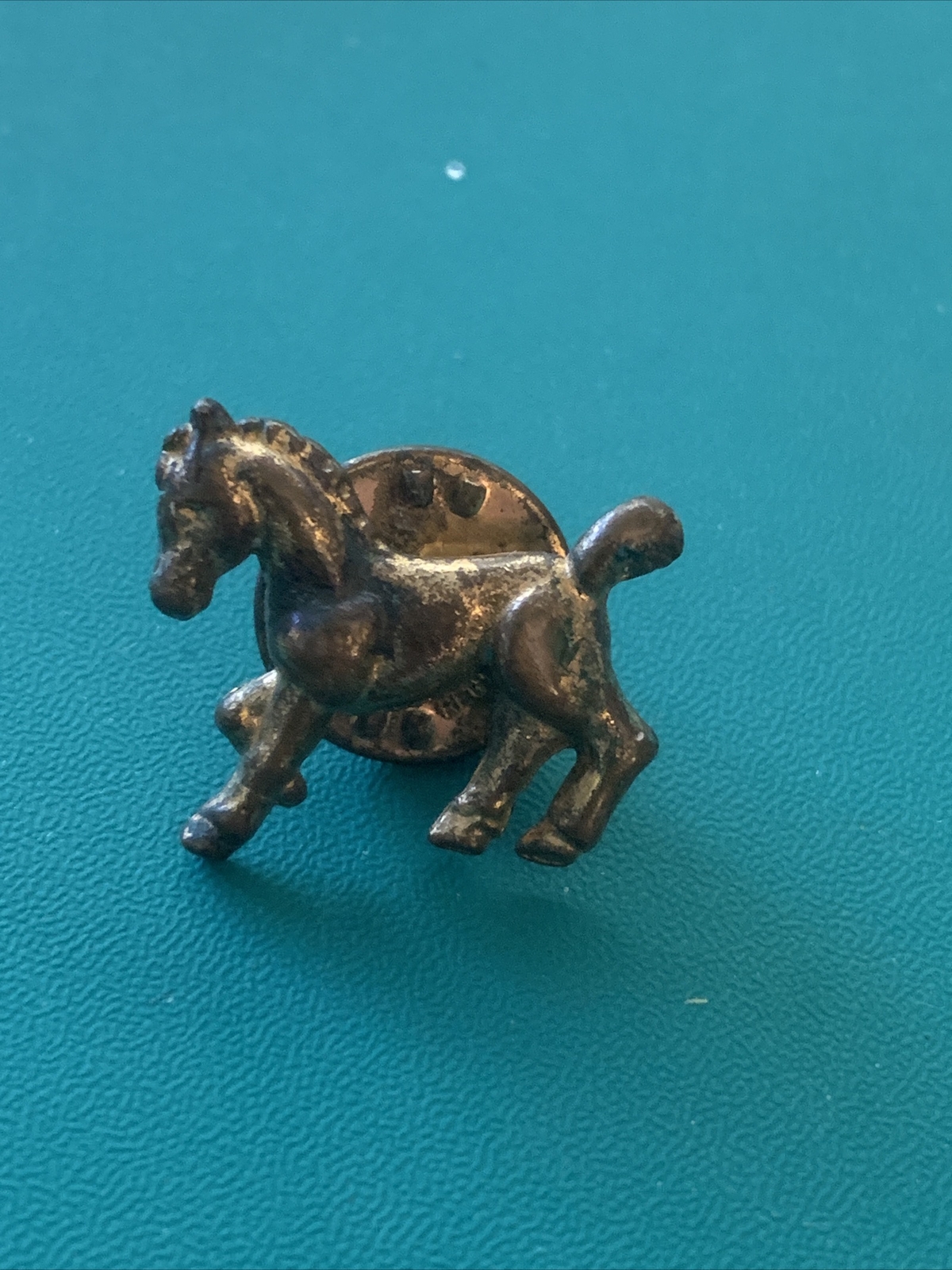 Spilla cappello bavero cavallo pony vintage 3 4" piccola piccola appannata