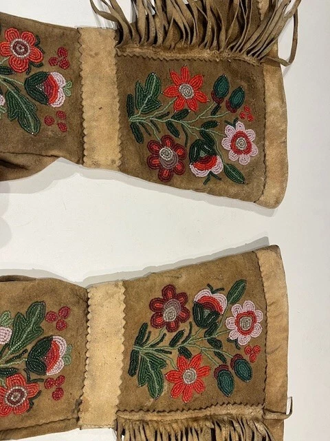 Guantes decorativos con cuentas indios Sioux usados Foto 3 de 4