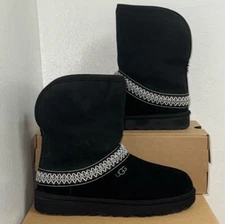 UGG CLASSIC SHORT CRESENT