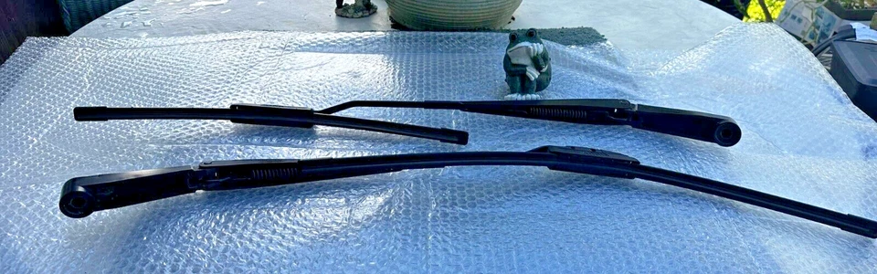 Brazos limpiaparabrisas Nissan Pathfinder 2005-2012 con cuchillas Bosch Foto 2 de 4