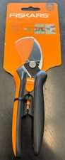 Fiskars Cut Capacity Classic Bypass Hand Pruning Shears