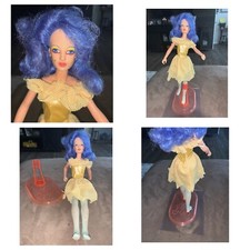 HASBRO 1985 JEM THE HOLOGRAMS Misfits STORMER blue hair 12 DOLL STAND Dress