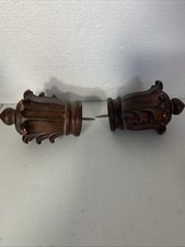 UNE paire de finitions rustiques à visser à fleurs 4" pour lits / tringles à rideaux