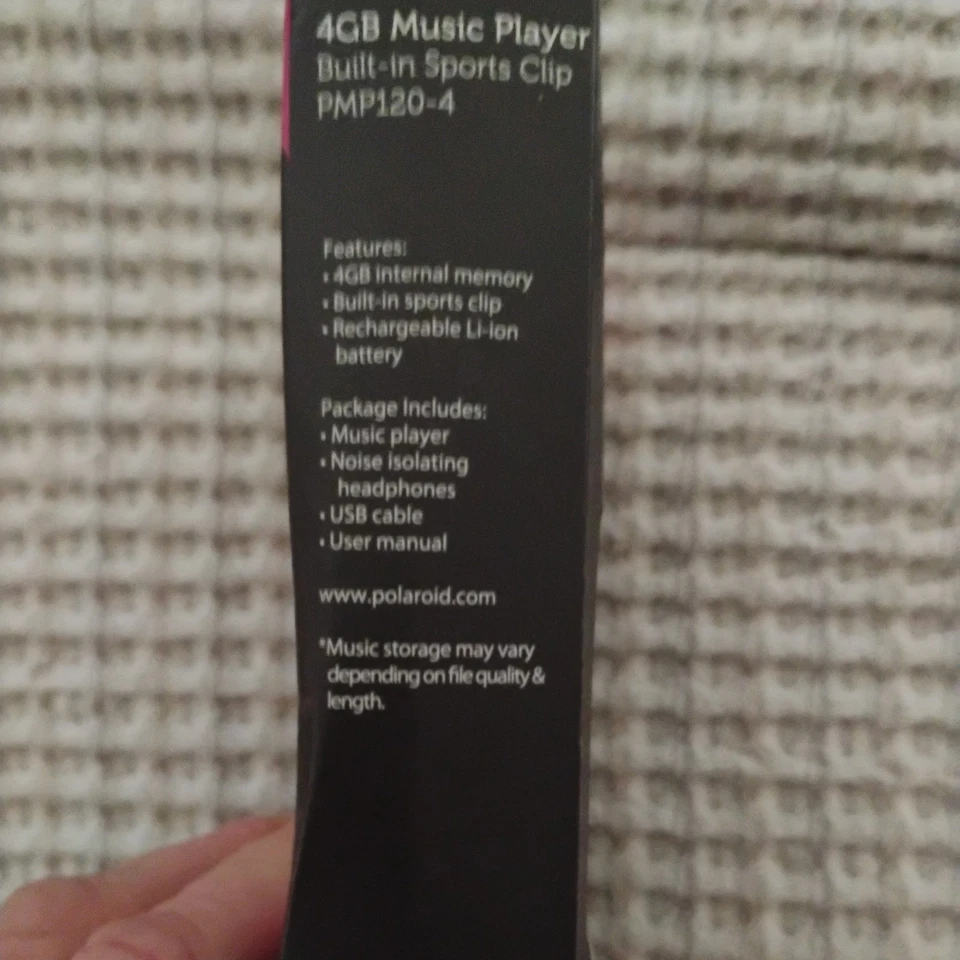 NEW Rare 4GB POLAROID PMP120-4 MP3 Music Player Built-In Clip W/ Touch Screen. - Image 3 of 3