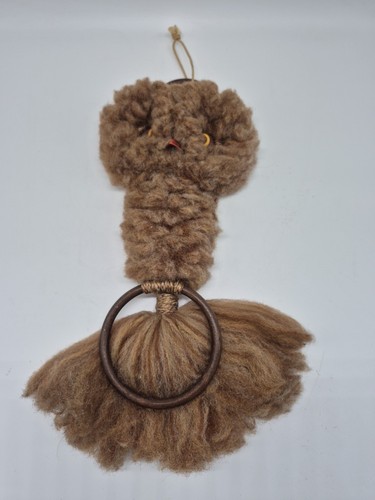 Vintage Makramee braune Eule Wandbehang Handtuchhalter 18" Perlenaugen 70er - Bild 1 von 3