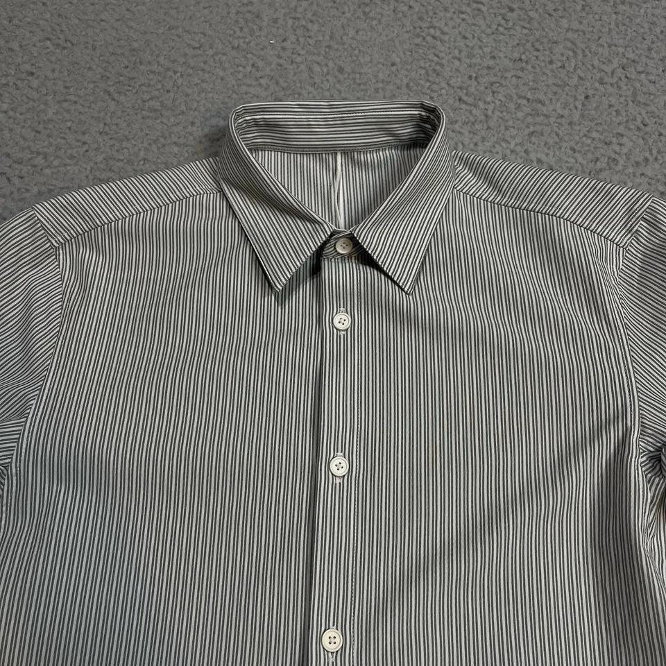 Camisa Lululemon Para Hombres Pequeña Gris Blanca Rayas Venture Cercanías Abotonada Oficina Foto 2 de 4