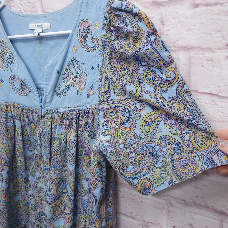 Vestido de casa colorido bordado Go Softly para patio pequeño con cremallera completa Foto 4 de 4