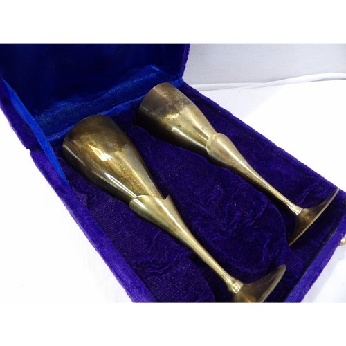 Vintage brass goblet flute set, original storage box, champagne or wine chalices - Picture 2 of 13